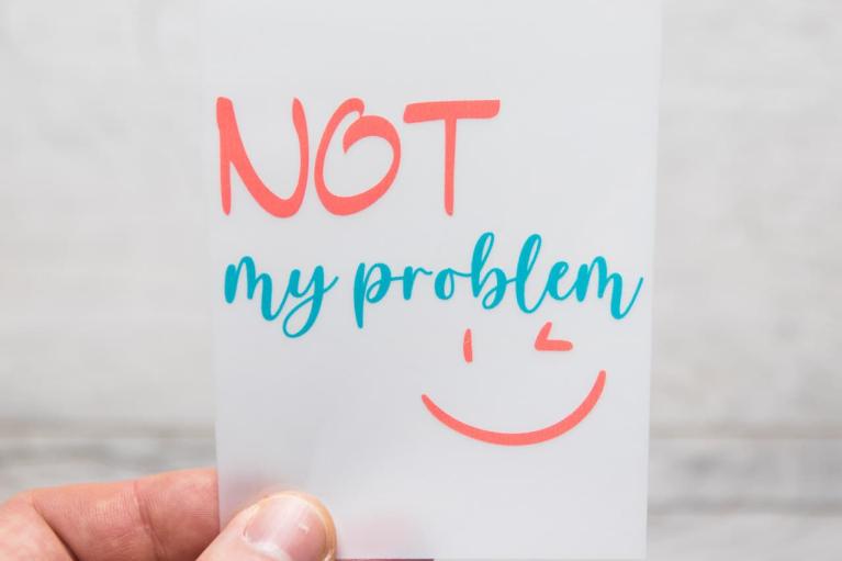 Suunnittelijan silityskuva \"NOT my problem\" – Unikati – Bag Design (Nimikenumero 9412)