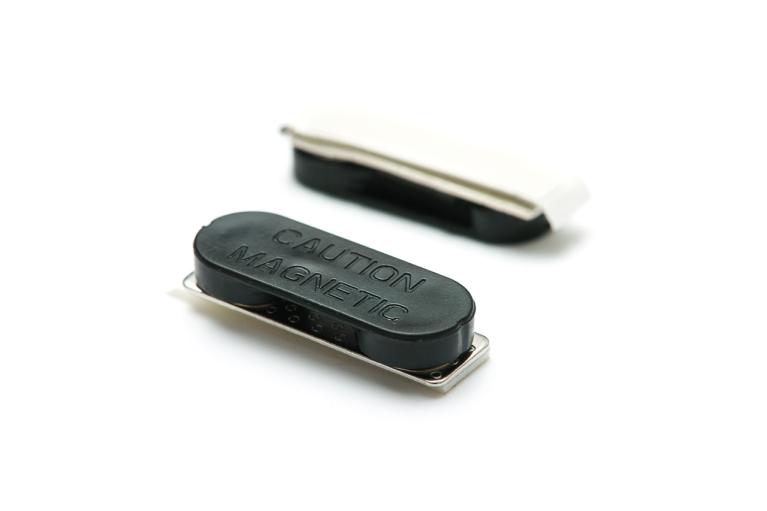 Magneettiset pidikkeet pienemmille nimikylteille (Nimikenumero 2151)