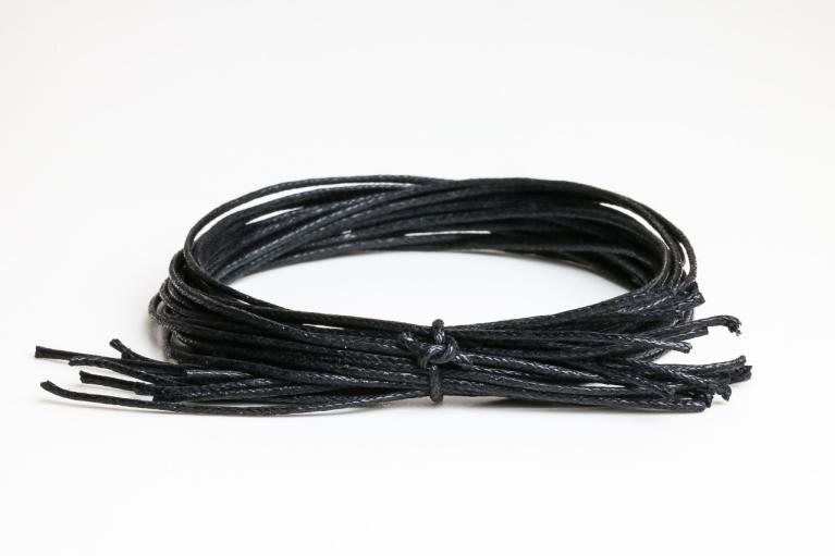 Mustat nyörit,  vahattu, Ø 1mm, pituus 25cm (Nimikenumero 883)